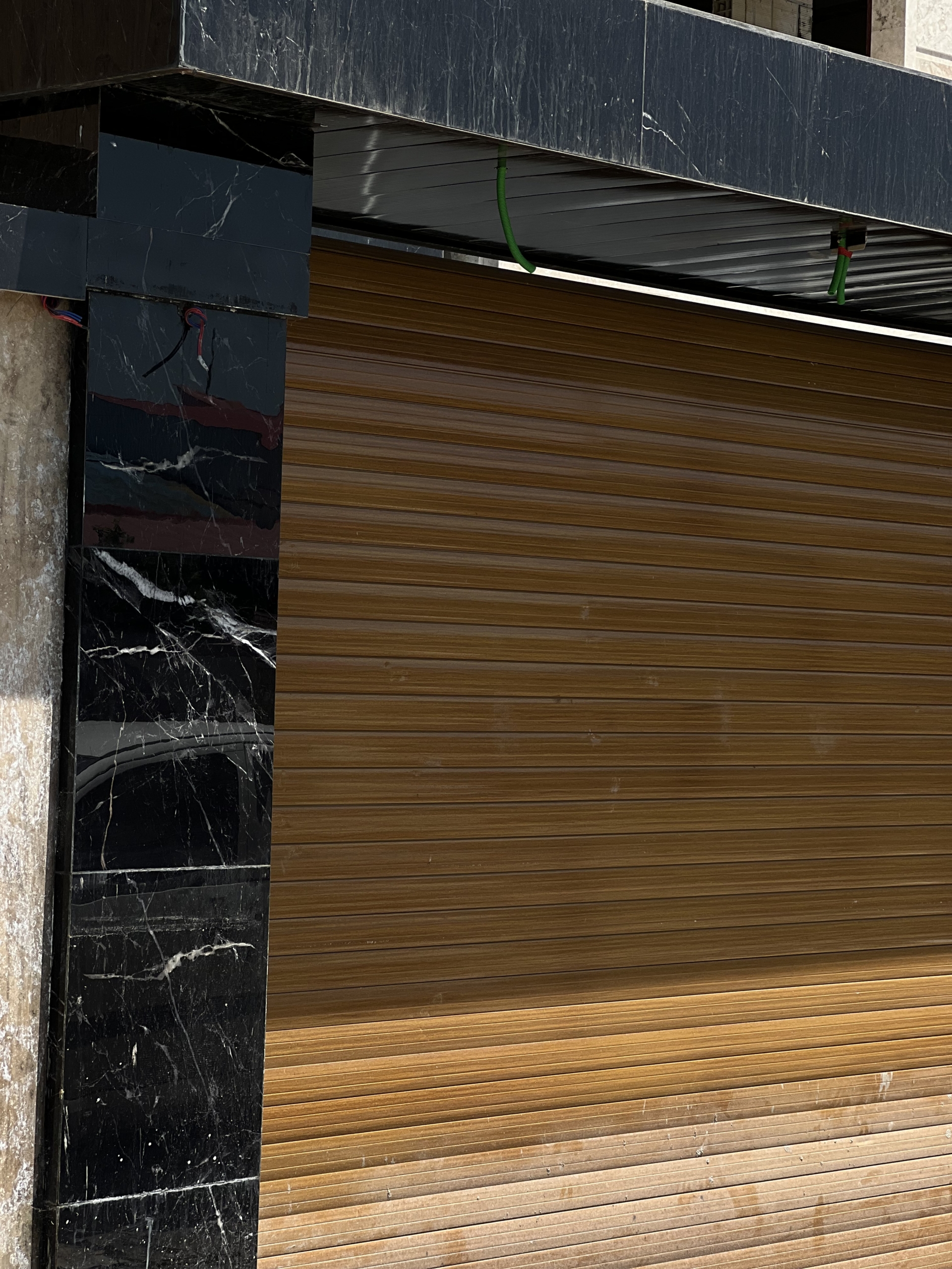 نصب کرکره برقی های لوکس و کلاسیک